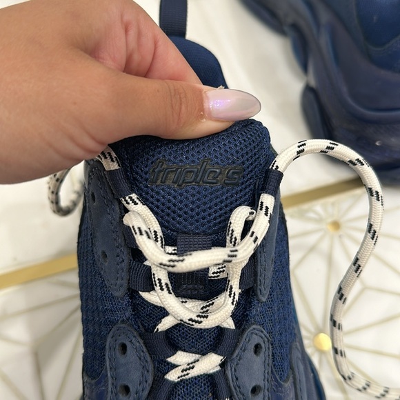 BALENCIAGA Triple S sneaker size 37 worn once - Picture 7 of 7